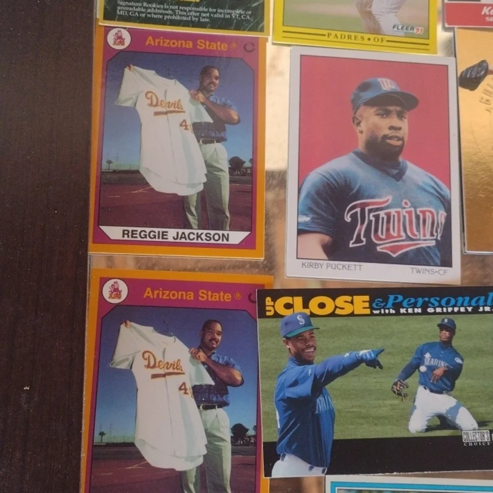 Assorted Baseball Trading Cards Collection - Picture 6 of 7